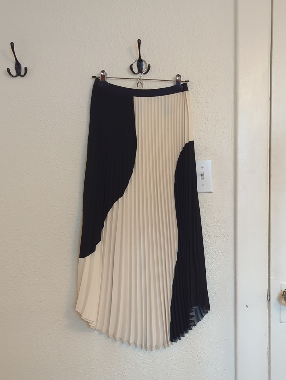 H&M Black/White Asymmetrical Pleated Skirt